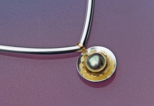 freshwater pearl collier with gold and silver
