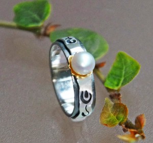 pearl ring with silver and gold