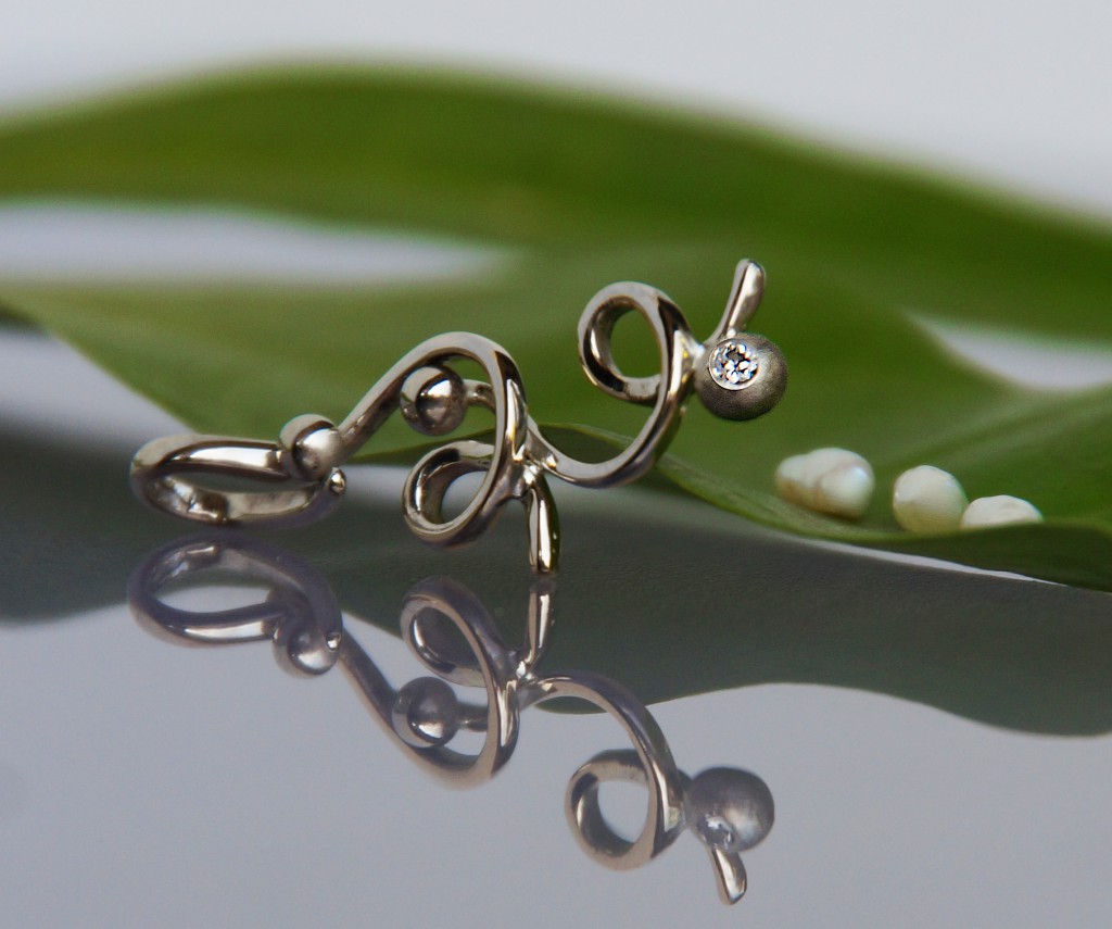whitegold pendant with diamond