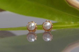 golden pearl earrings