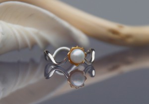 gold and silver pearl ring